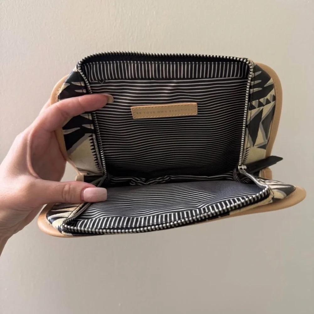 Stella & Dot Black and Beige Patterned Cosmetic Pouch